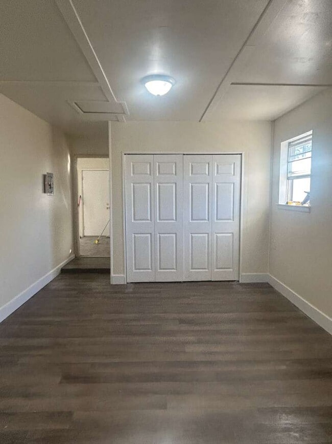 Building Photo - 1817 Victoria Dr