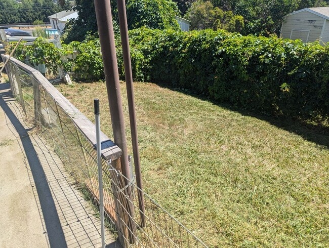 Building Photo - 2 Bedroom Pet-friendly Clarkston Apartment...