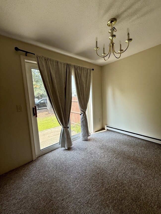 Building Photo - 812 Court St