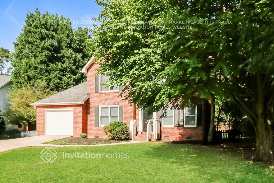 Building Photo - 1811 Southridge Dr