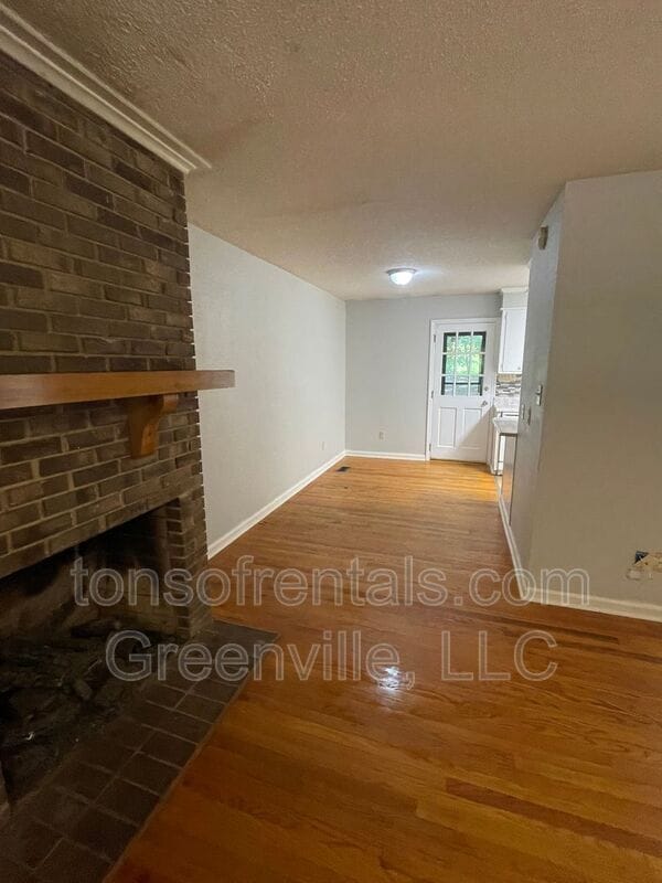 Building Photo - 100 Pinebrook Rd