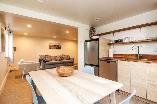 Building Photo - 5115 N Concord Ave