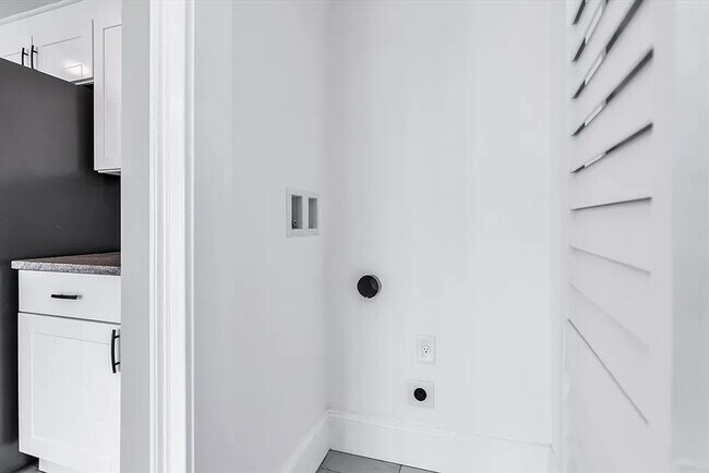 Building Photo - Beautifully Renovated 3-Bedroom Home in Woburn – $3,999.00/mo