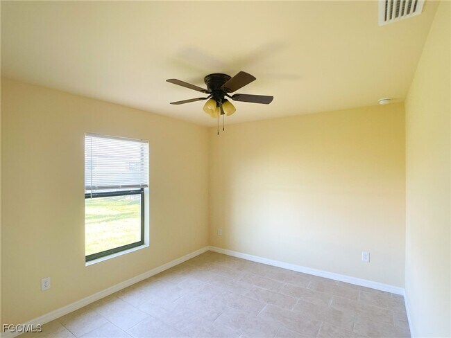 Building Photo - 125 NE 7th Terrace