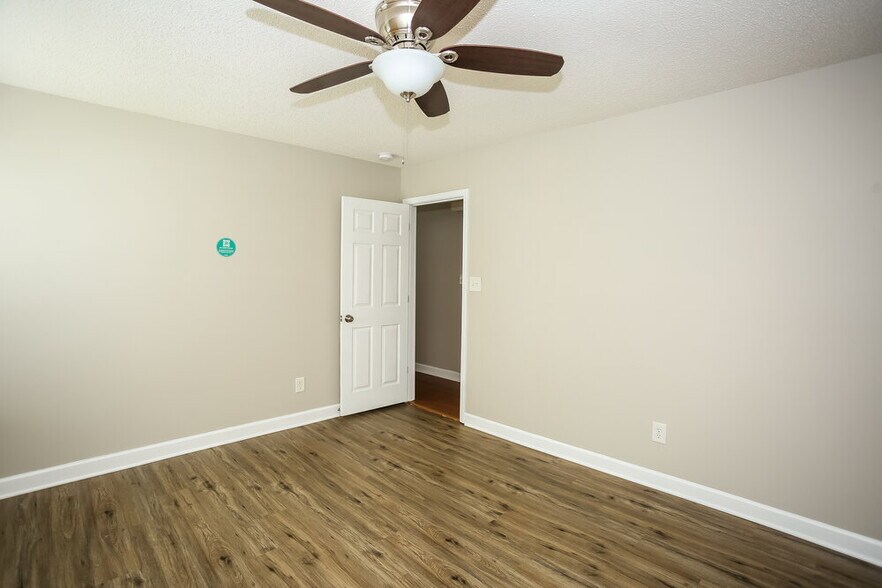 Building Photo - 1916 Harrison Park Dr