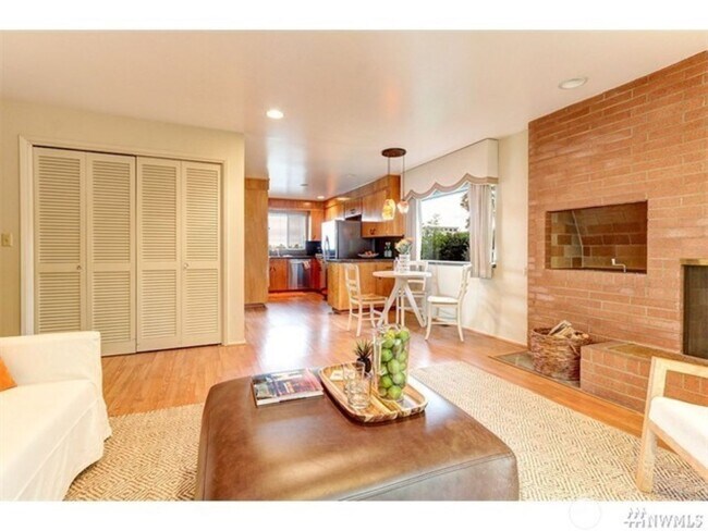 Building Photo - 3Bd/1.75Ba Seattle House