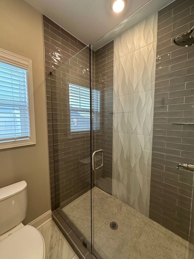 Building Photo - 3 Bed / 2.5 bath Home in Knoxville | Vaulted Ceilings | Gas Fireplace | HOA Community