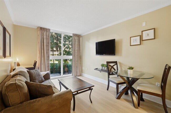 Building Photo - 2951 S Bayshore Dr