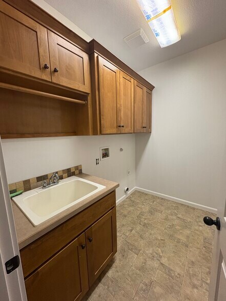 laundry room (downstairs) - 2066 NW Yohn Ranch Drive