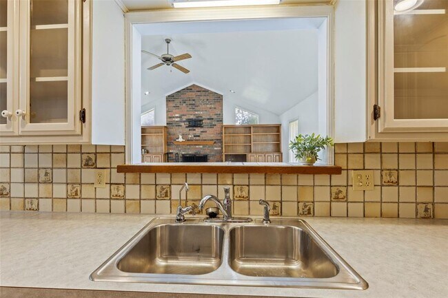 Building Photo - 57 Serenada Ln