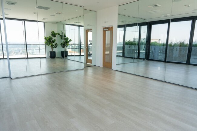 Building Photo - 2Bd/2Ba Seattle Condo