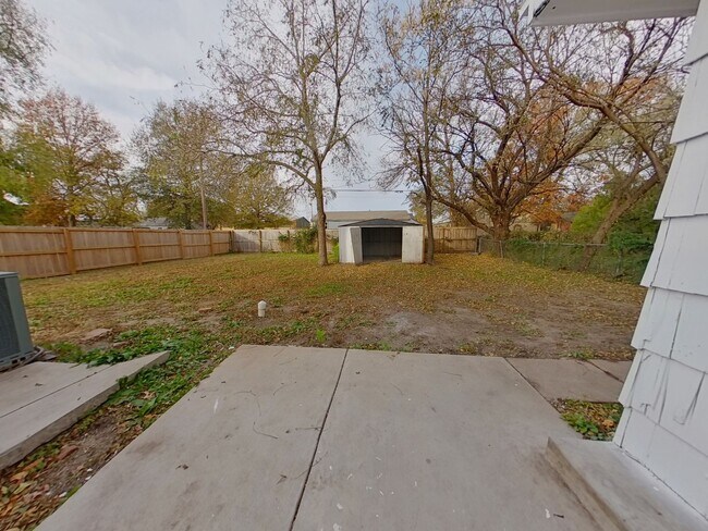 Building Photo - 3 Bedroom House