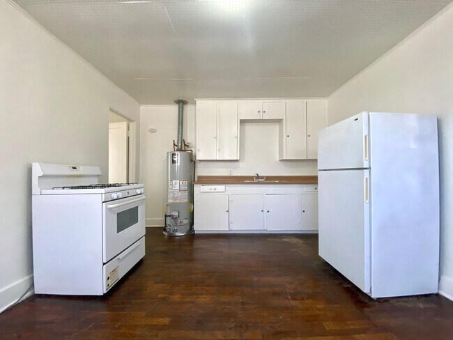 Building Photo - Ave G-5009