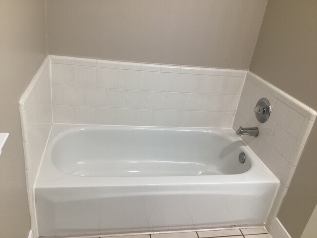 Building Photo - 17046 Clan MacIntosh Dr