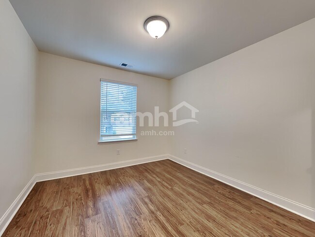 Building Photo - 121 Sweet Gum Dr