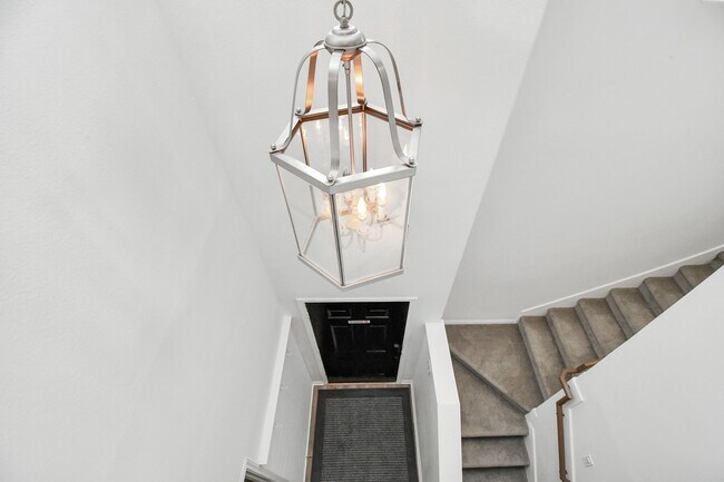 Building Photo - 6715 Plum Springs Ln