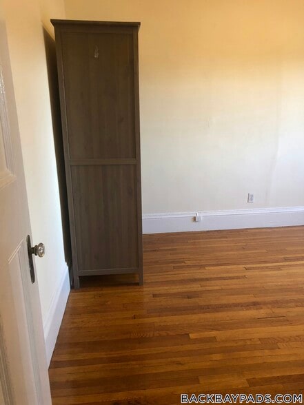 Building Photo - 504 Beacon St