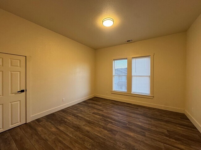 Building Photo - 1627 Pine St