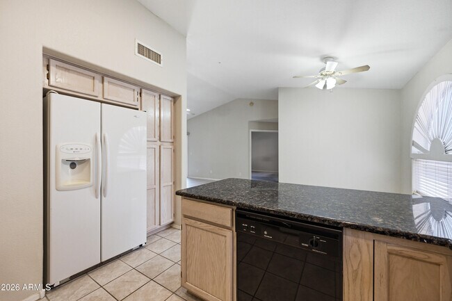 Building Photo - 1025 W Jeanine Dr