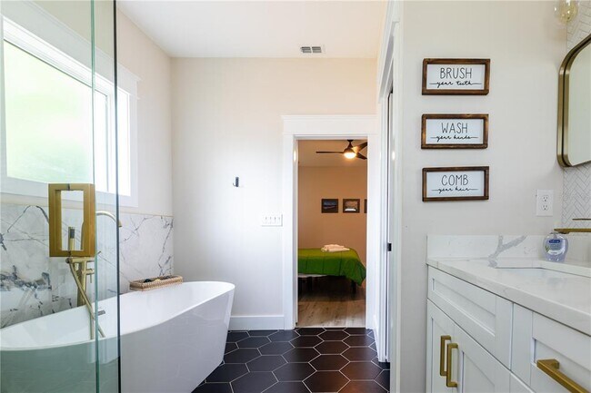 Building Photo - 507 E Paris St