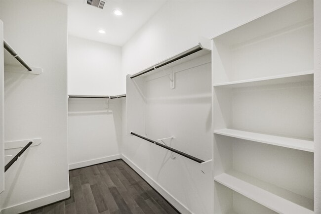 Building Photo - 1305 Mayfair Clarkson Ln