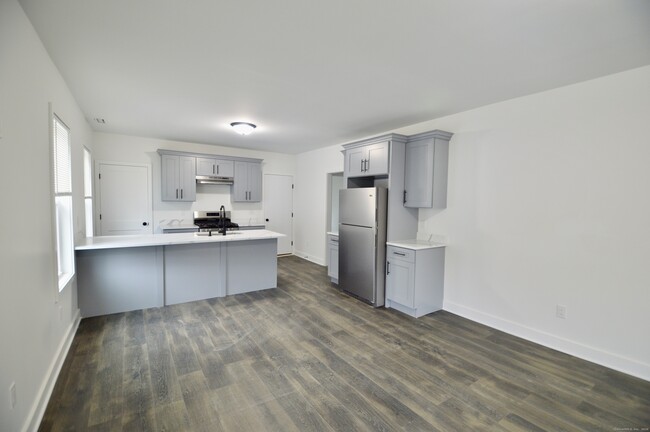 Building Photo - 21 Nichols St