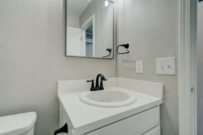 Building Photo - 10425 Aberdeen Dr