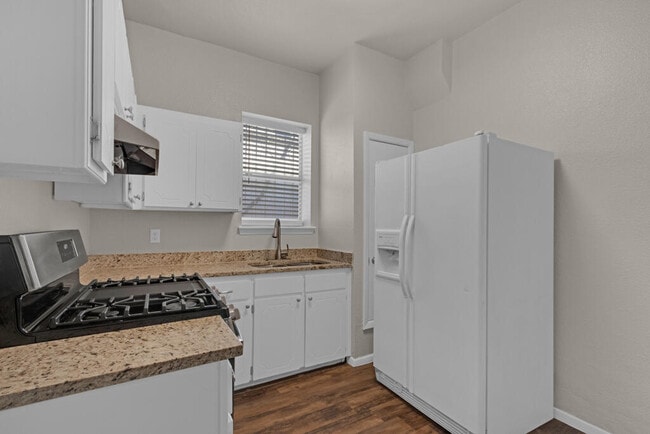 Building Photo - 408 Nino Aguilera St