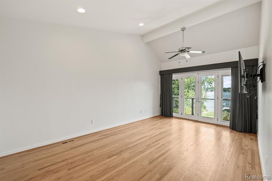 Building Photo - 2380 Walnut Lake Rd