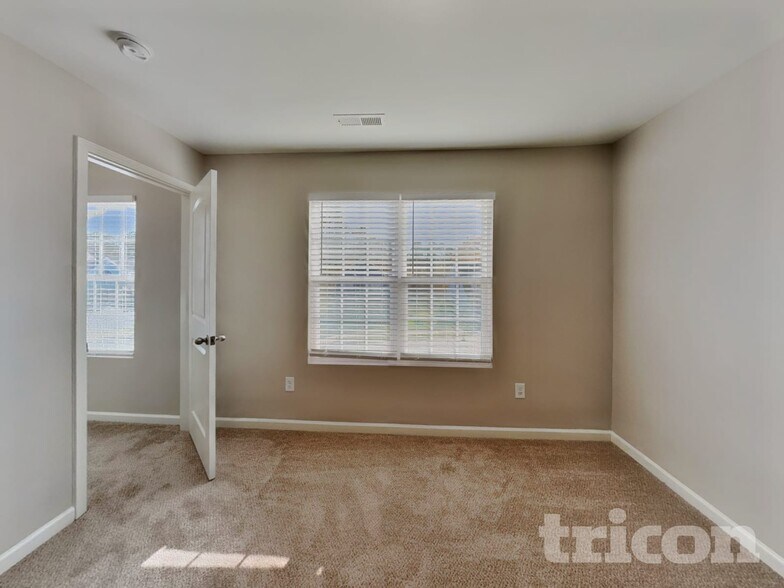 Building Photo - 3923 Carolina Cherry Dr