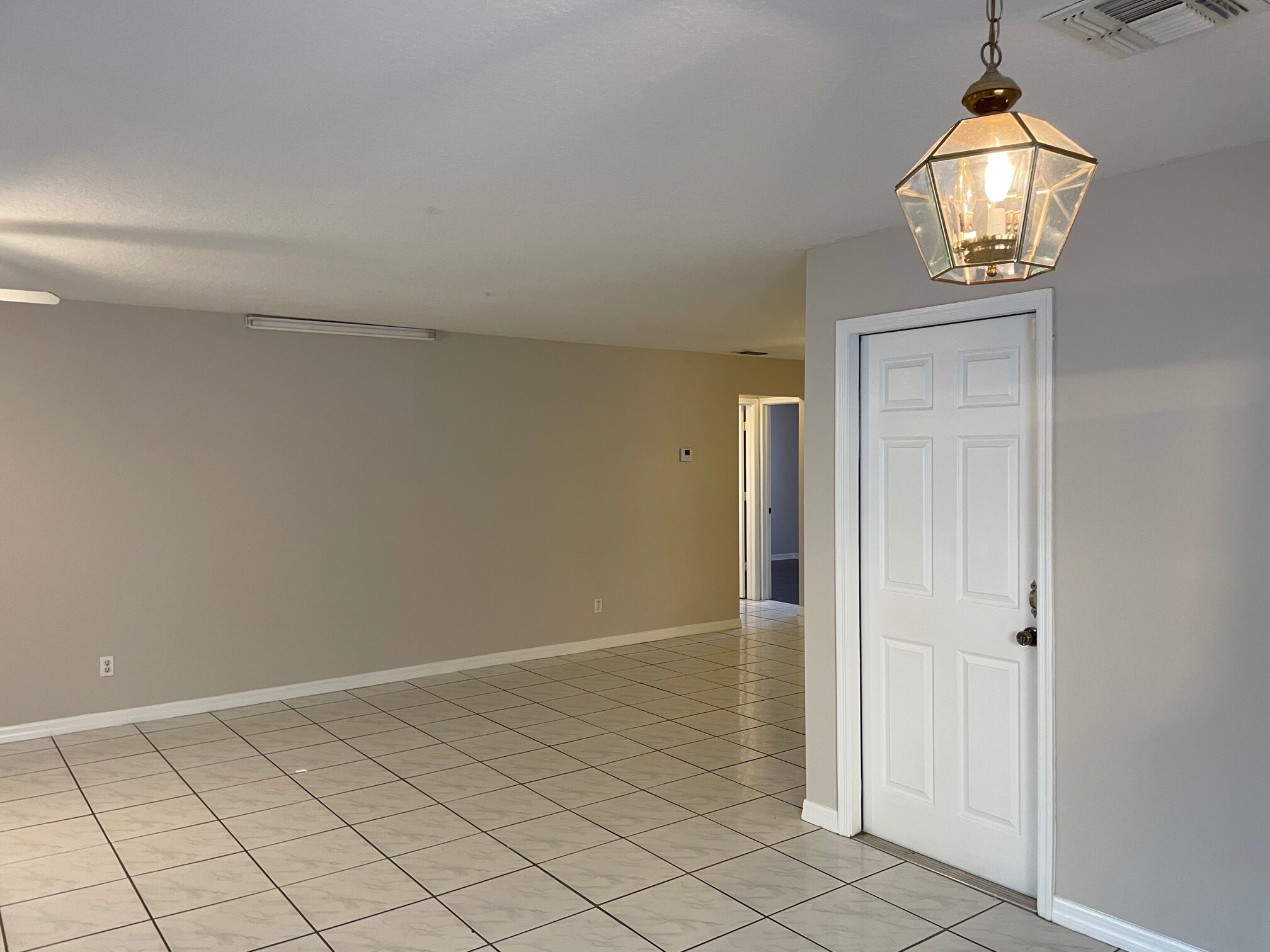 Building Photo - 3124 W Powhatan Ave