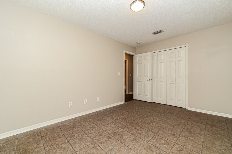 Building Photo - 4022 Fontana Pl