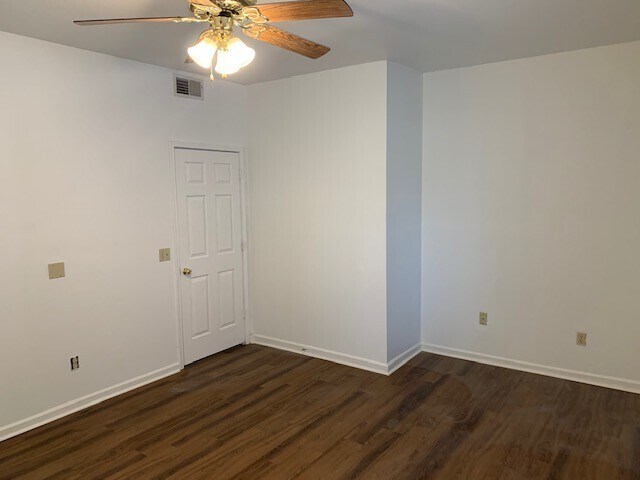 Building Photo - 2106 Fairfax Ave