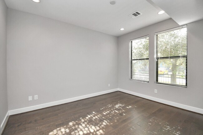 Building Photo - 308 Palmer St