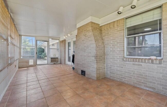 Building Photo - 2020 S Tipton Ave