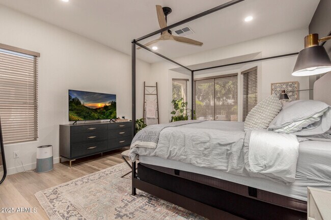 Building Photo - 10502 E Posada Ave