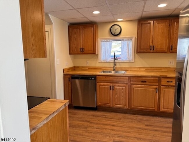 Building Photo - 44 Oak St