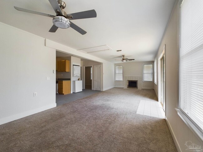 Building Photo - 509 Palomar Dr