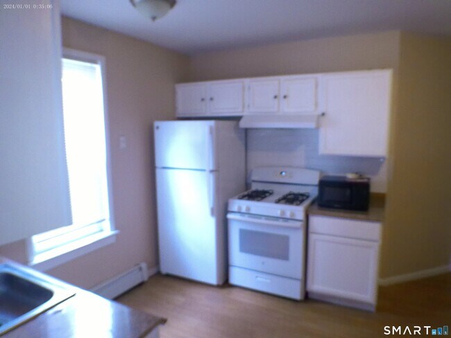 Building Photo - 13 Armstrong Pl