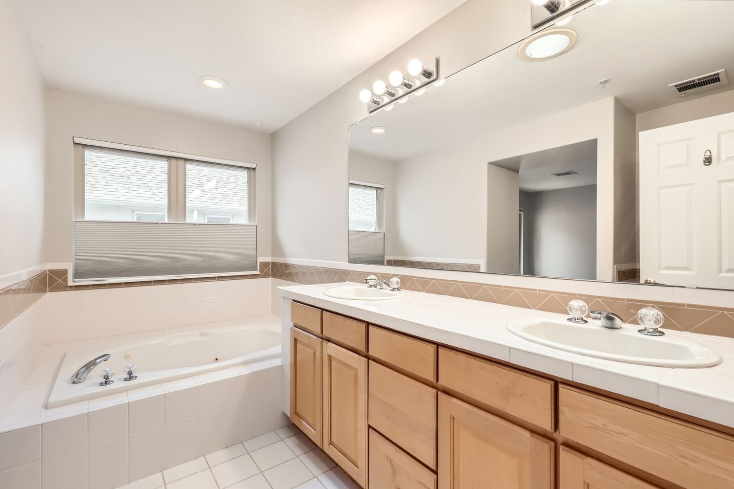 Building Photo - 454 S Lafayette St