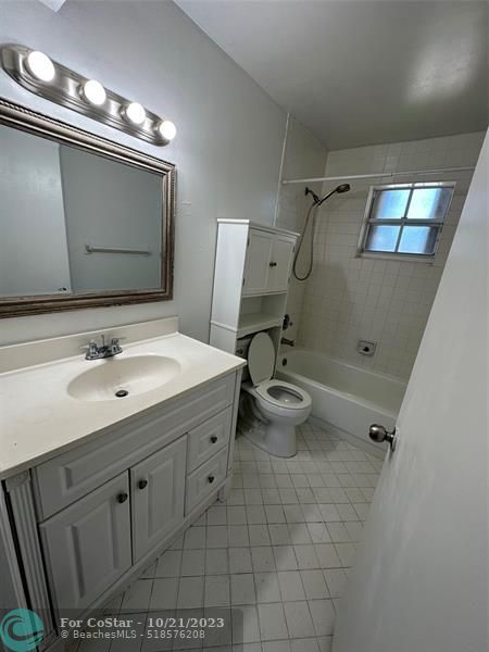 Building Photo - 401 SW 86th Ave