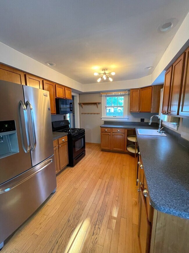 Building Photo - Spacious 3-Bedroom Near U-M Athletic Campus with Parking + Yard