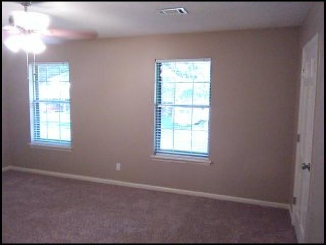 Building Photo - 5800 N Walnut Rd