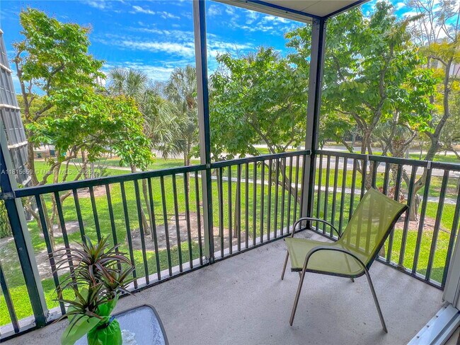 Building Photo - 3301 N Country Club Dr