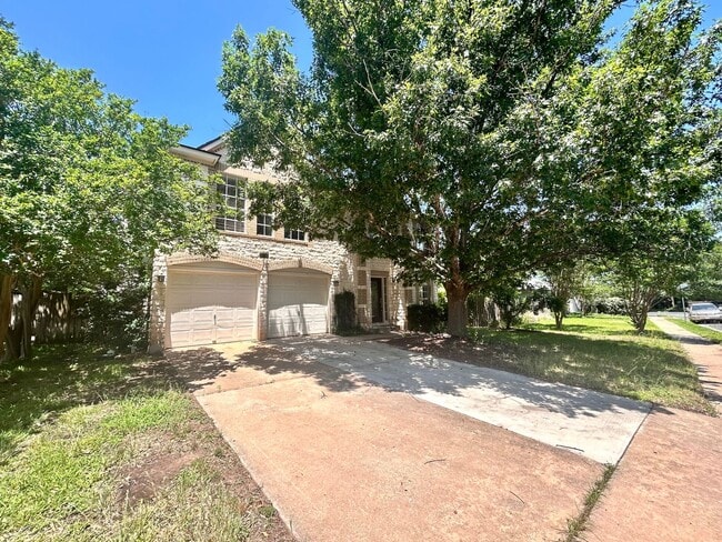 Building Photo - Beautiful and Spacious 3 BR / 2.5 BA Home ...
