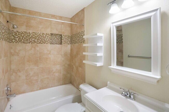 Building Photo - 1411 Gracy Farms Ln