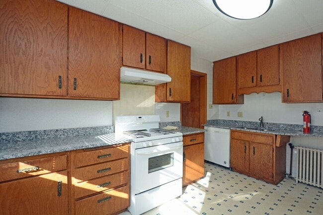 Building Photo - 3024-3024 S 39th Ave