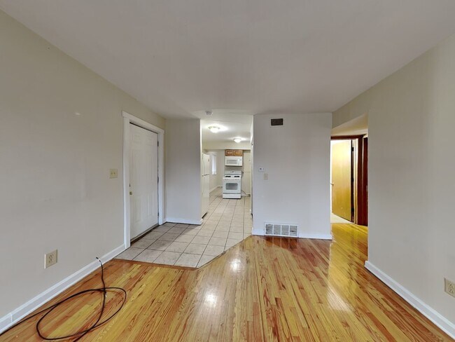 Building Photo - 331 E 18th Ave
