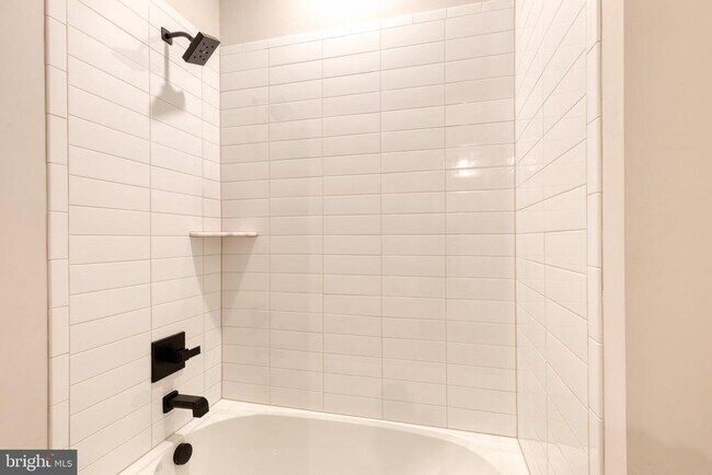 Building Photo - 7679 Cross Creek Dr