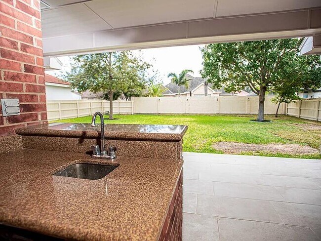 Building Photo - 1616 Sebastian Dr